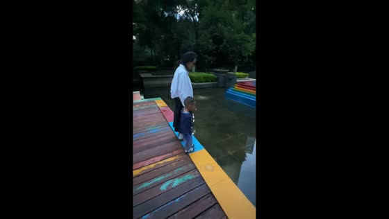 Mother stops son from jumping into pond in Yunnan, China