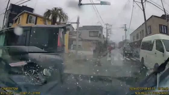 Near miss: reckless driver narrowly avoids fatal collision in Japan