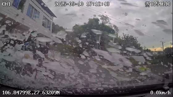 Dashcam captures car accident on narrow road in Guizhou, China