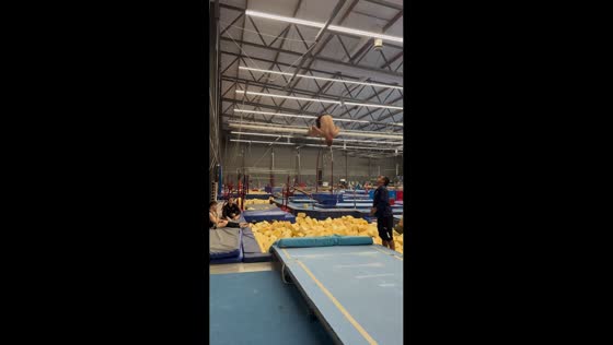 Gymnast pulls off continuous backflips before landing in foam pit in Sydney, Australia