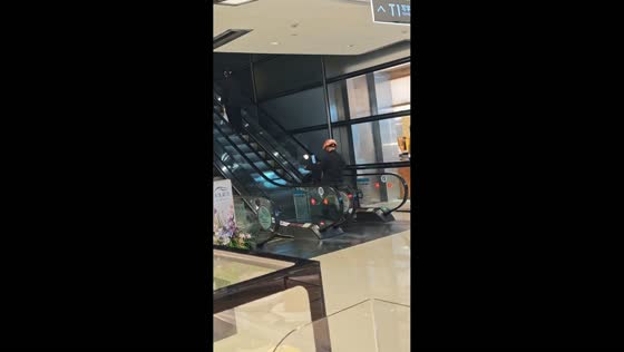 Delivery rider falls with his e-bike while attempting to use an escalator in Fuzhou, China
