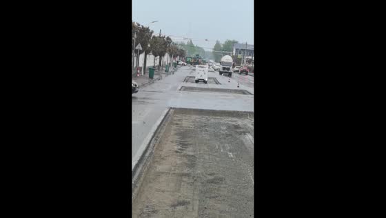 Vehicle gets stuck on unfinished road in Henan, China