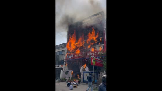 Student jumps from burning building during deadly fire in Aliganj, Lucknow, India