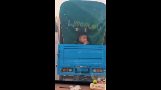 Boy hilariously hides after being caught eating in Shandong, China