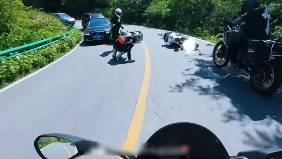 Motorcyclist crashes into oncoming car while overtaking in Guangdong, China