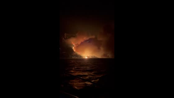 Wildfire engulfs coastal areas near Omiš as thousands evacuated in Croatia