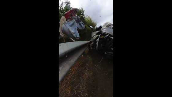 Motorcyclist crashes into barrier on freeway in Navidad, Chile