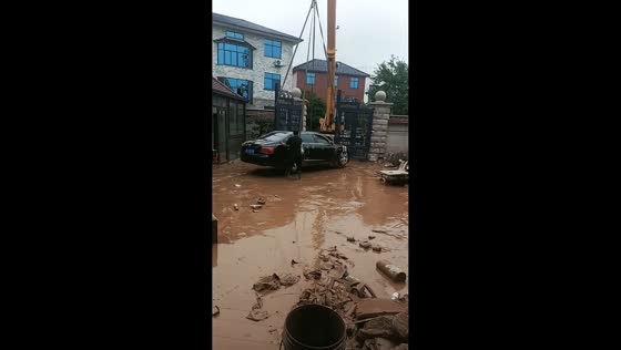 Bentley lifted from flooded courtyard in Zhejiang, China