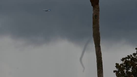 Funnel cloud spotted over Buena Ventura Lakes, Florida, USA