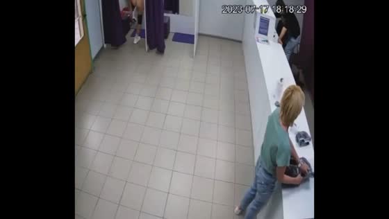 Unconventional fitting room review: Crimea's Wildberries encounter