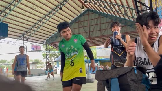 Volleyball player accidentally hits friend in San Juan, Pampanga