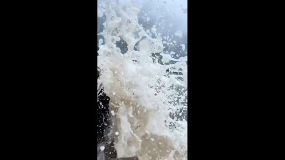 Woman caught in unexpected wave at rocky shore in Guangdong, China