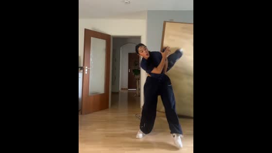 Dance cartwheel mishap with mirror in Delmenhorst, Germany