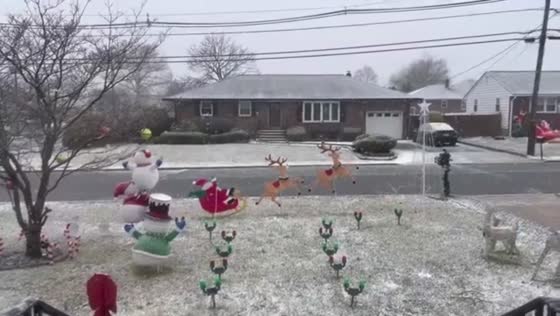 Large snowflakes fall ahead of Christmas storm in North Brunswick, USA