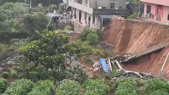 Torrential rain triggers deadly landslide in Jiangxi, China