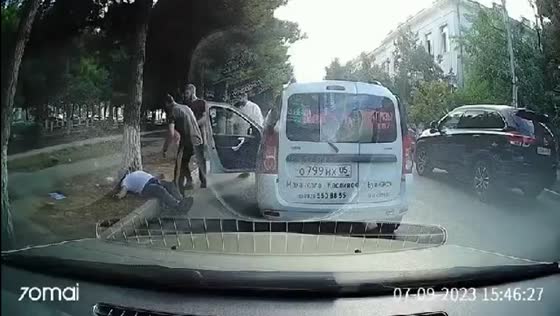 Driver knocks out pedestrian in Dagestan road altercation 