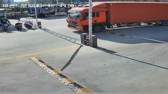 Automated gate malfunction in Henan, China