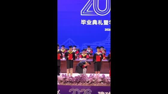 Graduation cap mishap leads to another blunder in Shaanxi, China