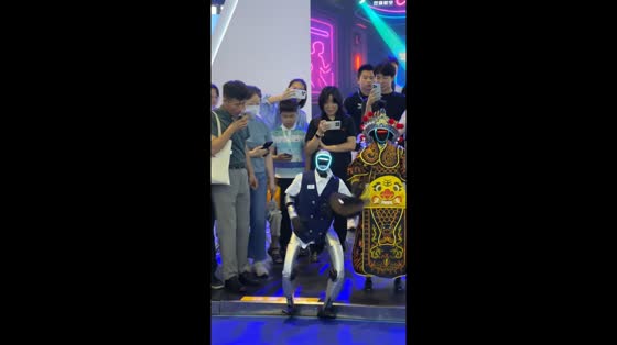 Dancing robot performance ends in unexpected fall in Shanghai, China
