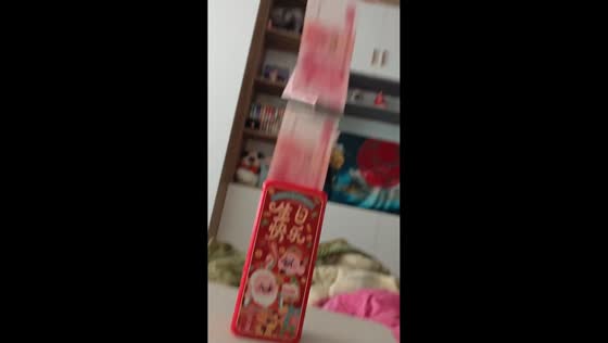 Unexpected birthday money surprise delights man in Hebei, China