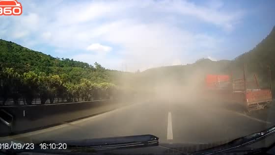 Truck scrapes guardrail to stop after brake failure in Yunnan, China