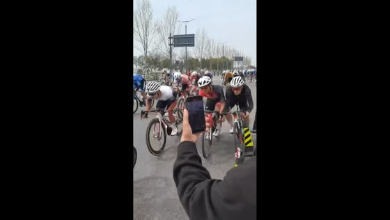 Spectator mishap causes minor chaos during China Road Cycling Open in Hubei, China