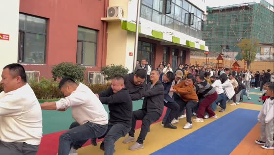 Tug-of-war rope snaps during game in Shandong, China