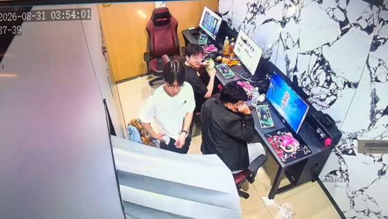 Man gets instant noodles spilled on him in Jilin, China