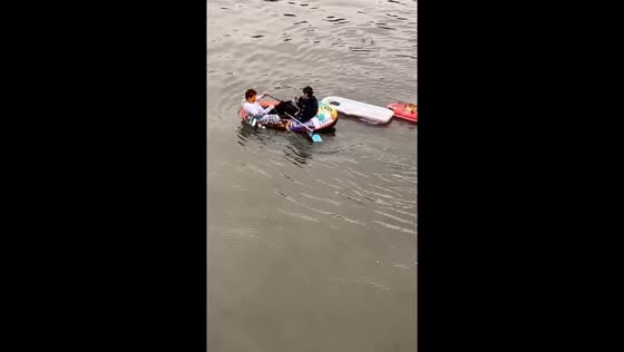 Teenagers attempt Halloween river crossing in Moscow