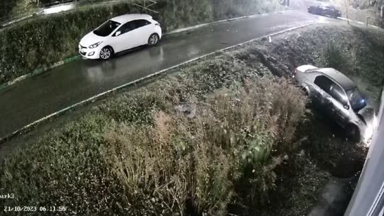 Dramatic hit-and-run crash in Ryazan: driver smashes into residential building, flees scene