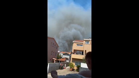 Massive wildfire burns near residential area in Zadar, Croatia