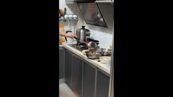 Food pops out of bowl during cooking in Liaoning, China
