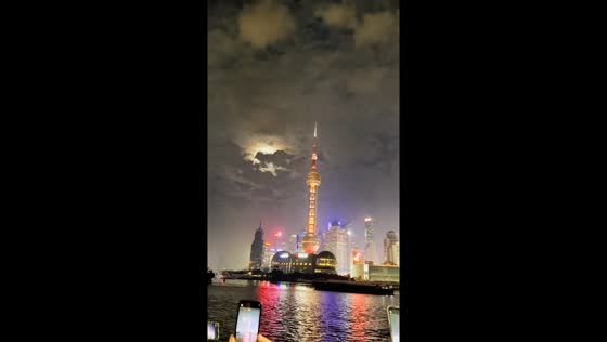 Shanghai's spectacular Christmas: Oriental Pearl Tower lights up in stunning countdown
