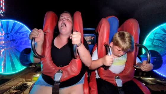 Siblings scream and swear mid-air on slingshot ride in Florida, USA