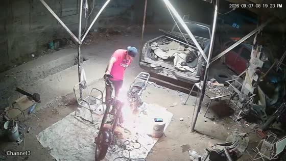 Motorcycle catches fire during repair mishap in Lerdo, Durango, Mexico