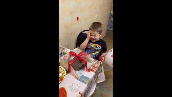 Boy gets startled and cries as balloon pops in Fryazino, Russia