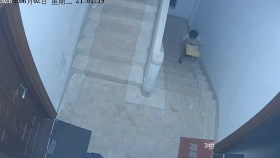 Boy drops tray of eggs after slipping on stairs in Guangdong, China