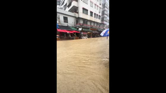 Severe flooding submerges street in Guangdong, China