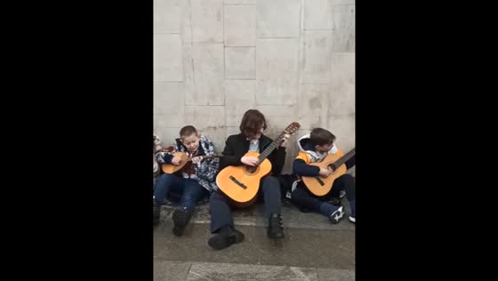 Concert of the string ensemble in the Kyiv metro during the air raid