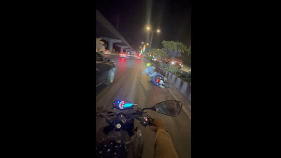 Motorcyclist falls in Mumbai, Maharashtra, India