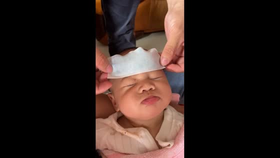 Baby spits water in surprise in Jiangxi, China