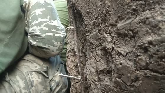Desperate dash: Ukrainian ZSU soldiers seek shelter from Russian cluster missiles