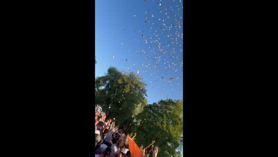 Money rain in Zürich: drones drop CHF 24,000, hundreds gather