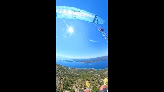Speedflyer deploys reserve parachute after wing tangles during takeoff in Viganj, Croatia