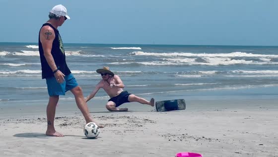 Onewheel rider tumbles after losing balance on beach in Texas, USA