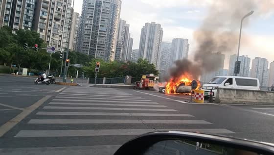Vehicle engulfed in flames on major roadway in Chengdu, Sichuan, China