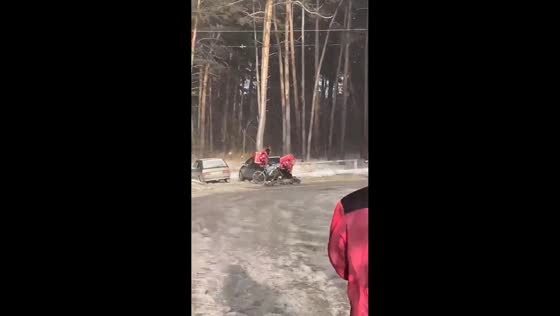Courier films extreme weather chaos in Novosibirsk, Russia