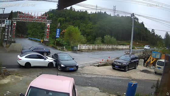 Slippery road causes collision on rainy highway in Guizhou, China