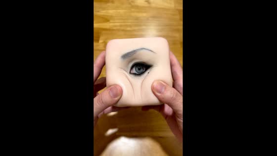 Tomie-Inspired dice with blinking human-like eye