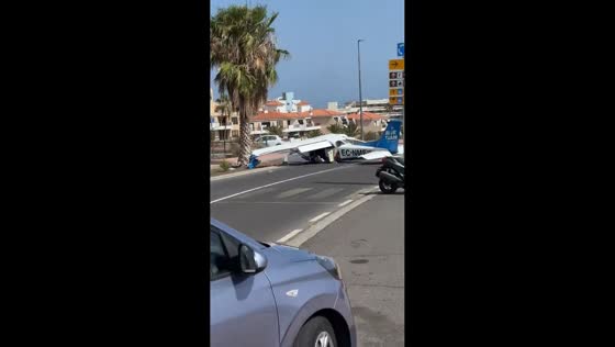 Light aircraft forced into road landing causes traffic disruption in Tenerife, Spain